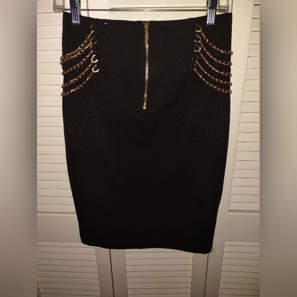 Sapphire Red - Black Pencil Skirt size M, Gold Chain Detailing - Picture 4 of 9
